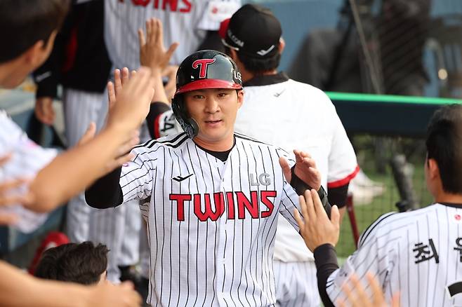 18년차 주전 유격수가 만루에서 대타 교체, 오지환에게는 수모도 굴욕도 아니었다