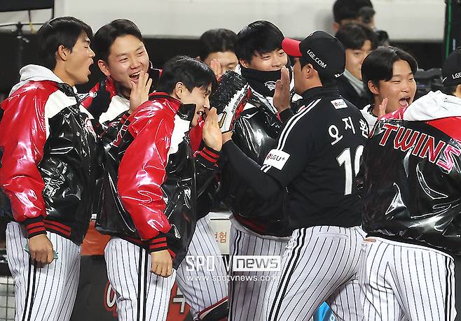 18년차 주전 유격수가 만루에서 대타 교체, 오지환에게는 수모도 굴욕도 아니었다