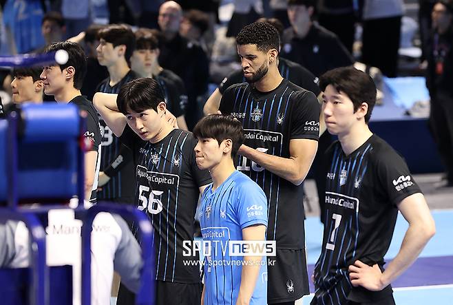 레오는 없었다…준우승 허탈감, 가장 먼저 코트 떠났다