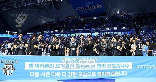 레오는 없었다…준우승 허탈감, 가장 먼저 코트 떠났다