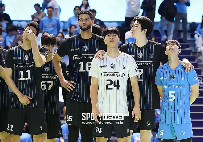 레오는 없었다…준우승 허탈감, 가장 먼저 코트 떠났다