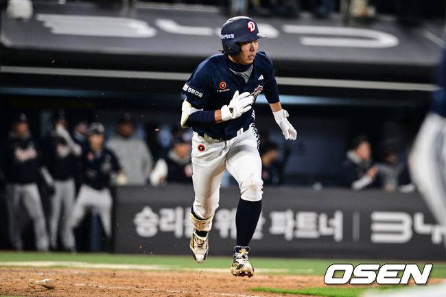 ‘롯데→두산’ 초대형 트레이드 대박 터졌다! 번트 실패 딛고 연장 결승타, 못말리는 스타성 “오히려 클러치상황이 안 떨려”