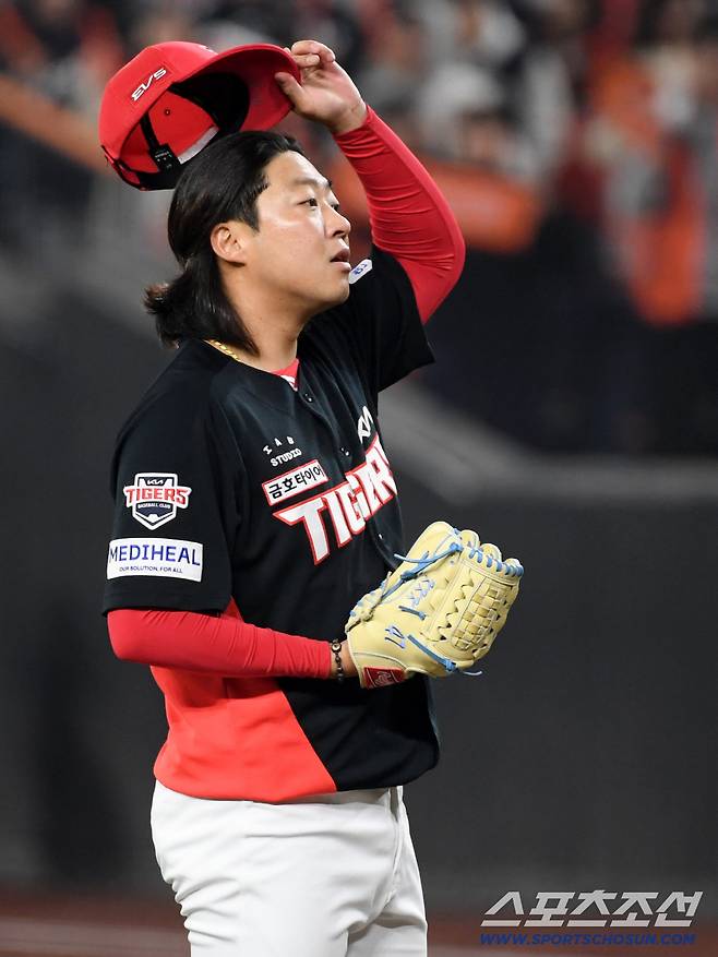 한화 20억 안 쓴 죄...친정에 정중하게 인사하고, 불꽃 투구로 KIA 살린 김범수