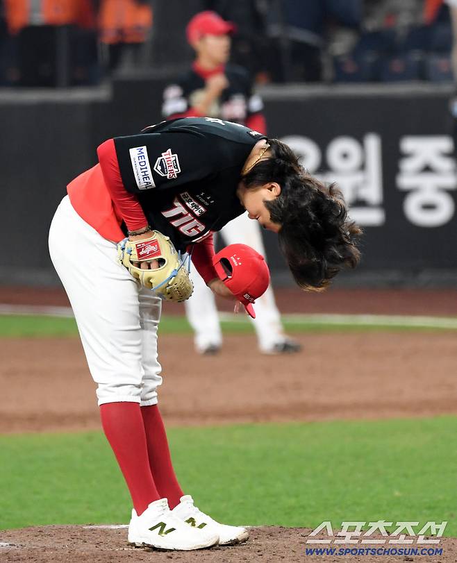 한화 20억 안 쓴 죄...친정에 정중하게 인사하고, 불꽃 투구로 KIA 살린 김범수