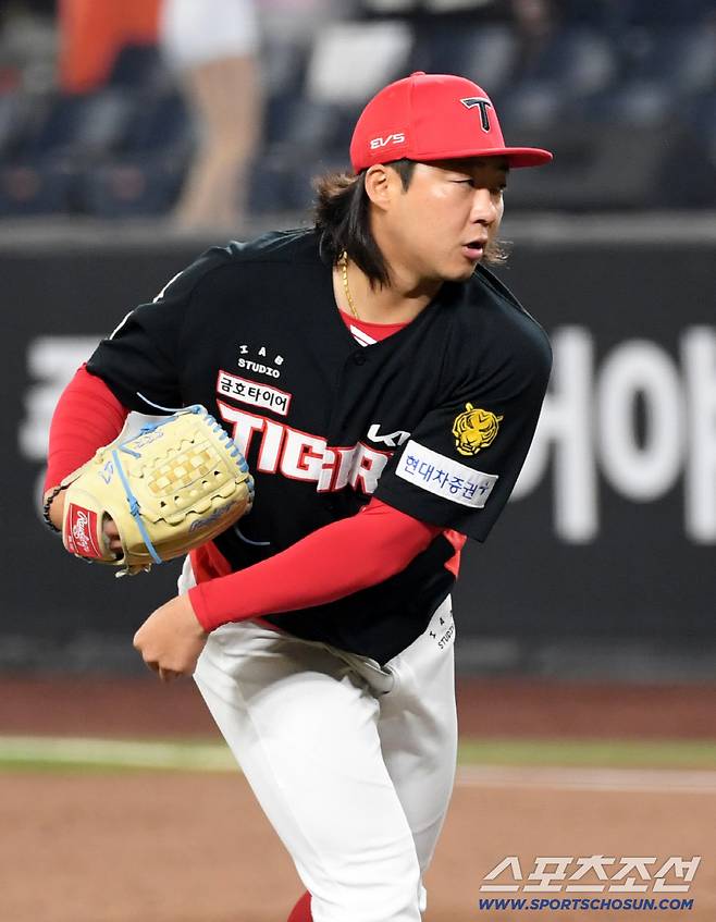 한화 20억 안 쓴 죄...친정에 정중하게 인사하고, 불꽃 투구로 KIA 살린 김범수