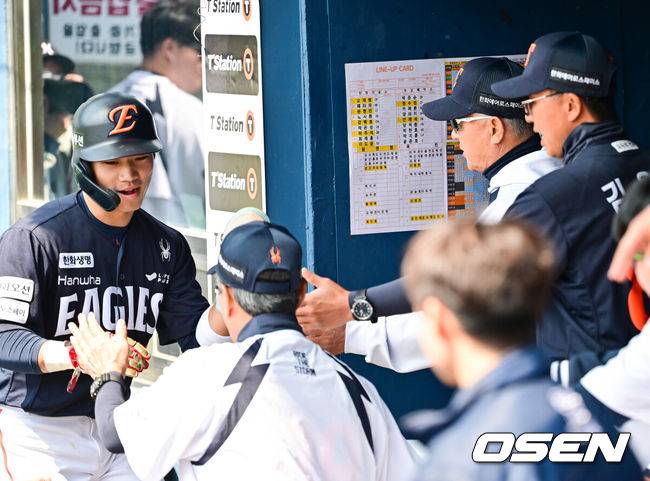 ‘삼진왕’ 득점권도 1할타자 노시환 4번, ‘22타석 연속 무안타’ 오재원 1번, 왜 언제까지 고집할까