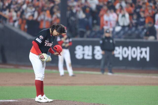 “(채)은성이 형, 그때와 지금의 저는 다릅니다” KIA맨 김범수는 3구삼진으로 증명했다…친정 한화에 90도 인사→SV로 20억원 ‘가치 증명’[MD대전]