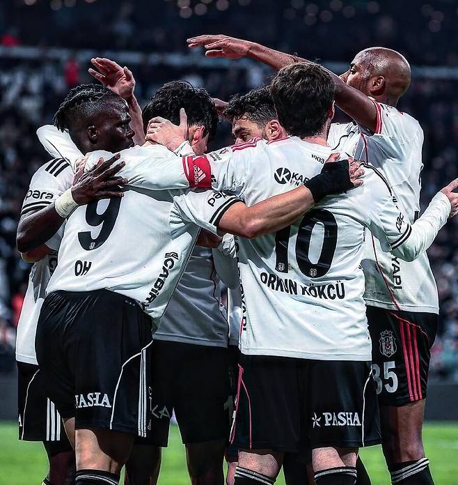 '손흥민 이후 20골 이상 터뜨려 줄 공격수 탄생' 오현규, 시즌 16·17호골 폭발...베식타스, 안탈리아스포르 4-2 제압