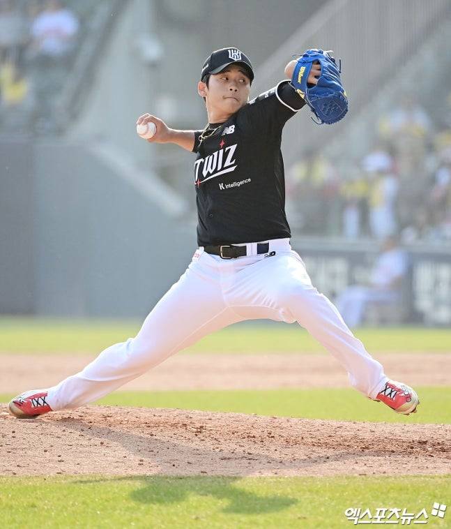 '4:8→7:8' KT 11회 2사 만루 찬스, 타석에 김현수...가 아니네? 대수비 교체→허망한 삼진, 이런 결말 누가 예상했을까