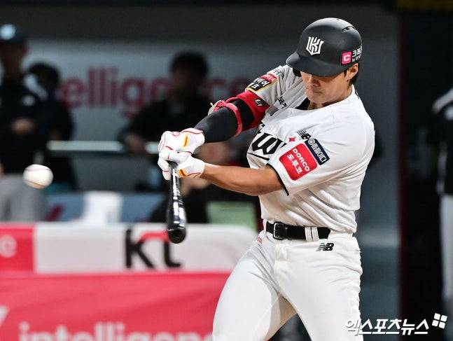 '4:8→7:8' KT 11회 2사 만루 찬스, 타석에 김현수...가 아니네? 대수비 교체→허망한 삼진, 이런 결말 누가 예상했을까