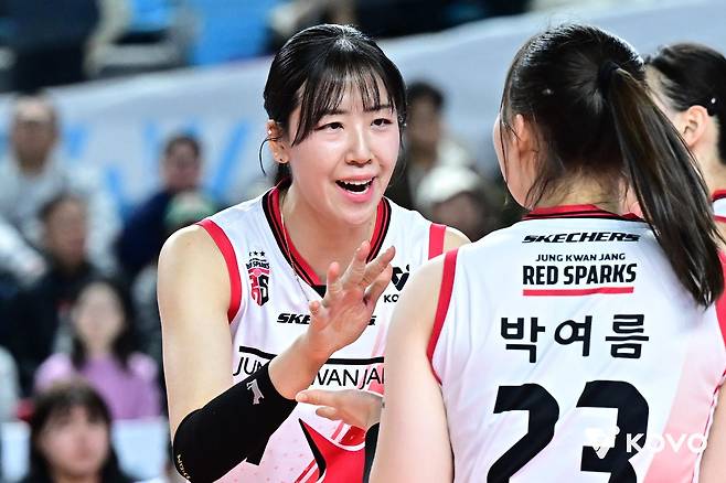 여자배구 아시아 쿼터 자스티스 이적 관심…타나차는 '고민 중'