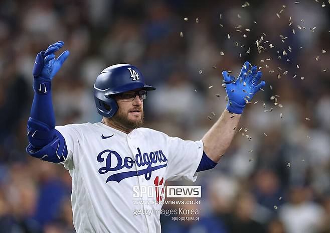 홈런→홈런→끝내기홈런…먼시 다저스 영웅 등극, 오타니 44경기 연속 출루 '이치로 넘었다'