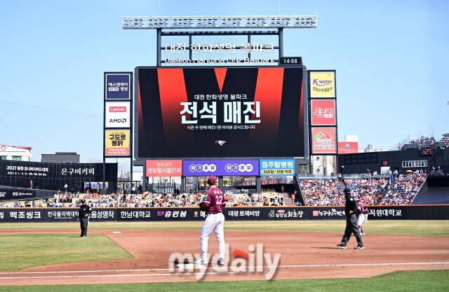 '매진-매진-매진-매진-매진-매진-매진' 한화 개막 7G 연속 완판, 경기 123분 전에 표 동났다…문현빈 선제 솔로포 폭발 [MD대전]