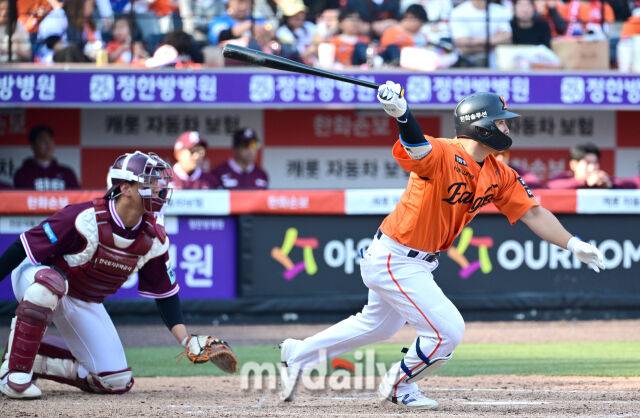 '매진-매진-매진-매진-매진-매진-매진' 한화 개막 7G 연속 완판, 경기 123분 전에 표 동났다…문현빈 선제 솔로포 폭발 [MD대전]