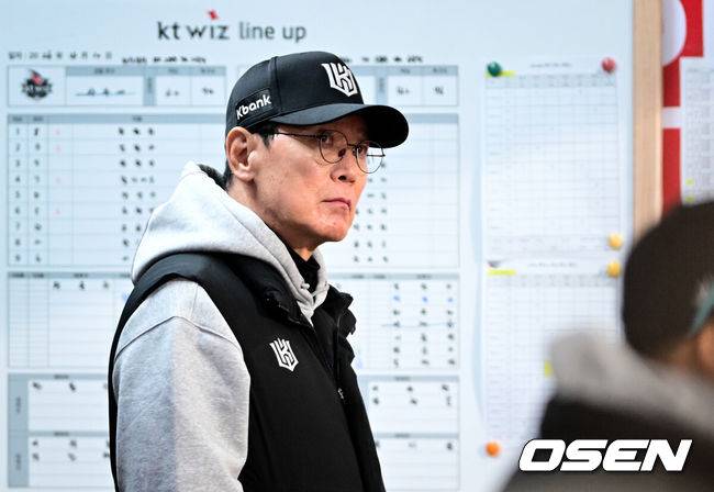 ‘구토→어지럼증’ 한화전 헤드샷 후유증 극복! 11일 만에 선발 출전…KT 우타자 7명 배치 ‘배정대 1번’ [오!쎈 수원]