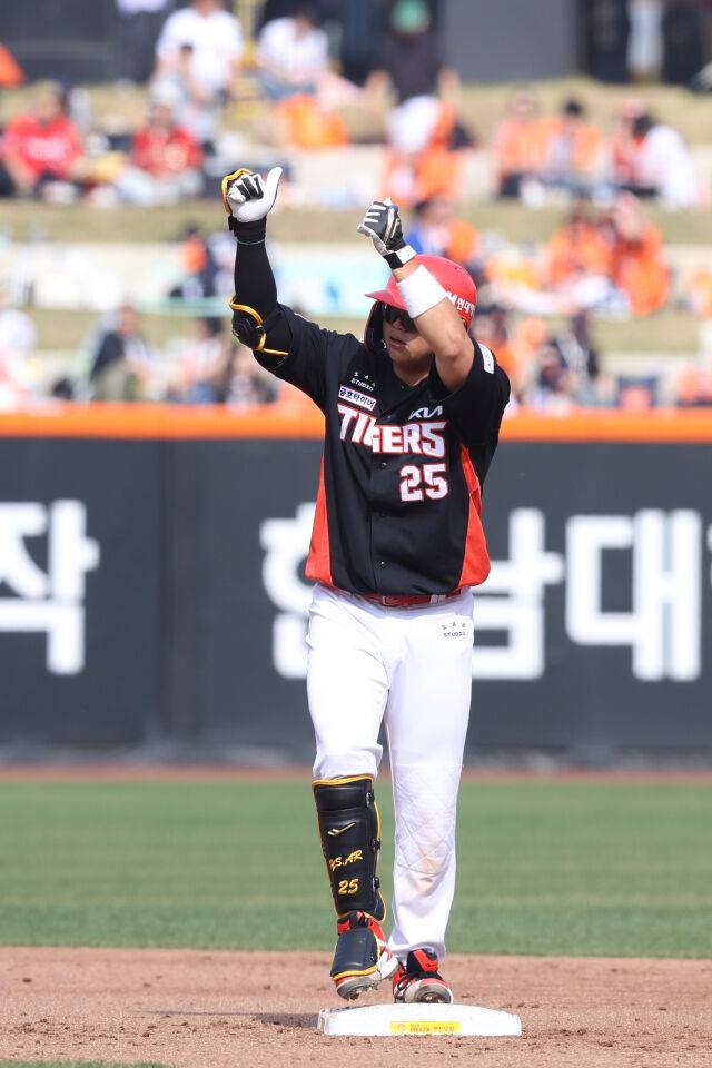 '0이닝 3실점' 정우주 무너졌다, 한화 4-1→5-6 역전패…황동하 377일 만에 승리투수 감격, 성영탁 5아웃 세이브, 김도영 동점 희생타 [MD대전]