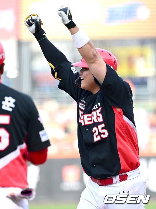 KIA 뒤집기쇼! '8회 5득점 빅이닝→김호령 슈퍼캐치' 한화에 6-5 역전승, 3연승 질주 [대전 리뷰]