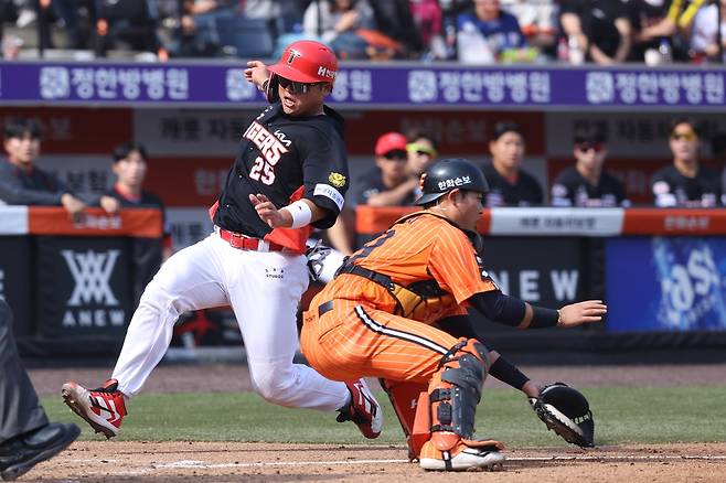 한화 또 울렸다…'꽃감독 오늘 작두 탔구나!' KIA '8회 5득점 빅이닝' 6-5 역전극→3연승+성영탁 데뷔 첫 SV [대전:스코어]