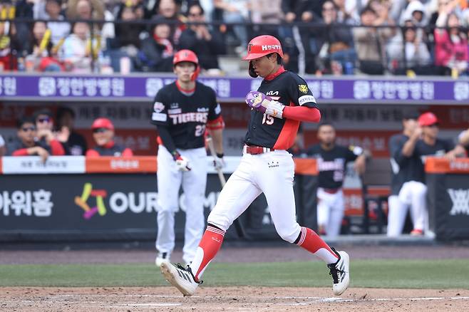 '한화 속수무책 당했다!' 꽃감독, 페이크 번트 슬래시→대타 적시타→6-5 짜릿 역전극…