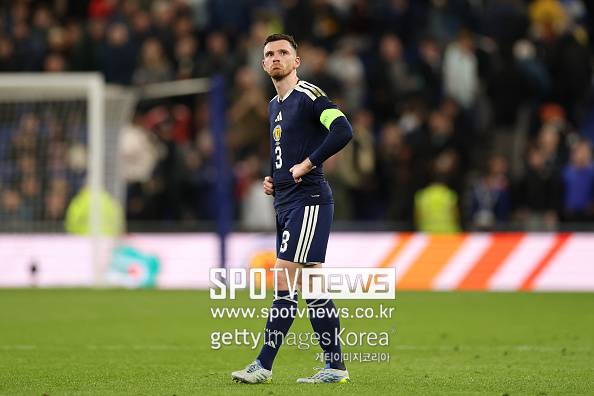 토트넘, 프리미어리그 잔류 시 '리버풀 레전드' 데려온다...시즌 후 FA 확정된 로버트슨 영입 도전