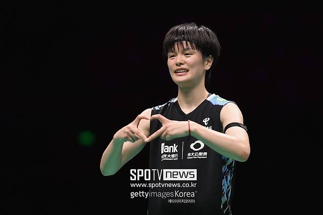 [오피셜] '패승승' 왕즈이, 또 안세영을 이길까…日 야마구치에 2-1 역전승 → 안세영 VS 왕즈이 결승 완성