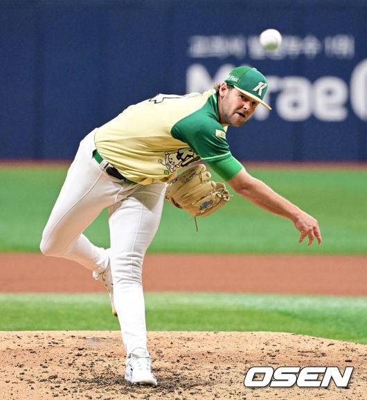 ‘9회 동점→10회 역전’ 만원관중 열광시킨 고척 극장, 롯데 파죽의 3연승 질주…레이예스 3안타+박정민 데뷔 첫 승 [고척 리뷰]