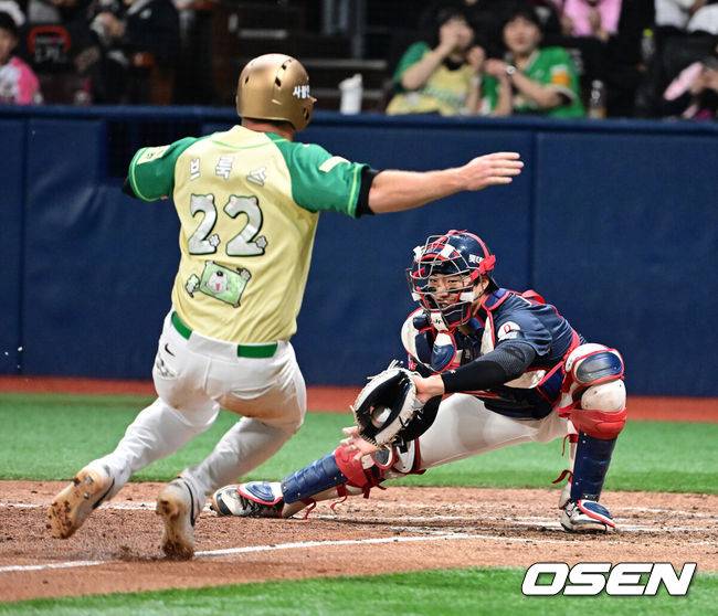 ‘9회 동점→10회 역전’ 만원관중 열광시킨 고척 극장, 롯데 파죽의 3연승 질주…레이예스 3안타+박정민 데뷔 첫 승 [고척 리뷰]