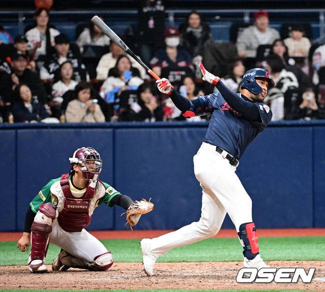 ‘9회 동점→10회 역전’ 만원관중 열광시킨 고척 극장, 롯데 파죽의 3연승 질주…레이예스 3안타+박정민 데뷔 첫 승 [고척 리뷰]