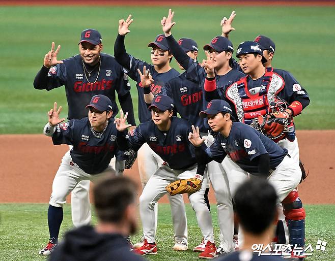 포기하지 않는 롯데! 김태형 감독도 웃었다…