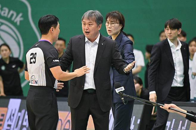 '92.9% 확률 잡았었는데…' 이해란 한 명 못 막아 패배한 하나은행→이상범 감독