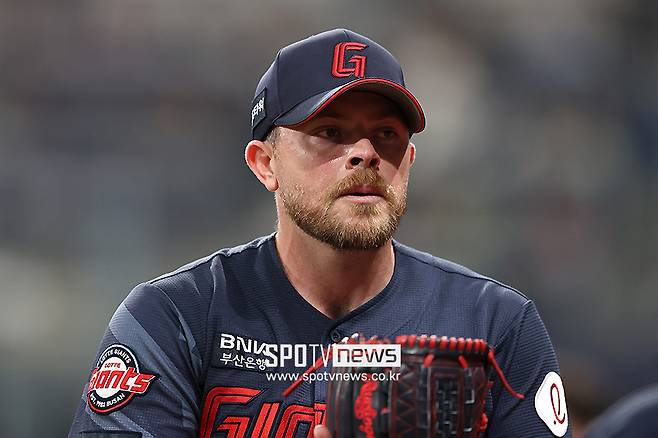 KKKKKKK 스위퍼가 춤을 췄다, 역전승 발판…롯데 158km 에이스