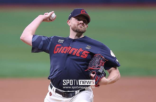 KKKKKKK 스위퍼가 춤을 췄다, 역전승 발판…롯데 158km 에이스