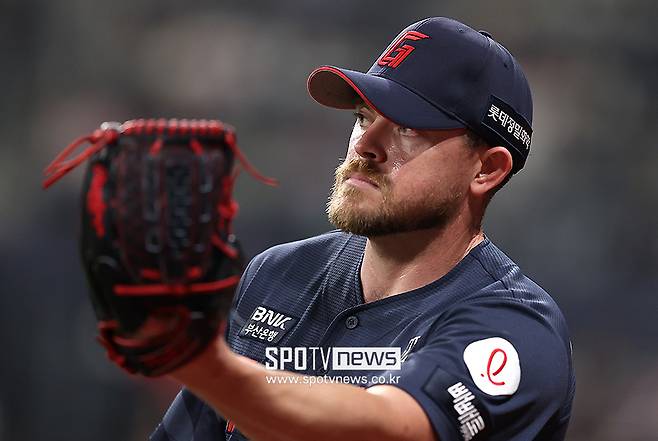 KKKKKKK 스위퍼가 춤을 췄다, 역전승 발판…롯데 158km 에이스