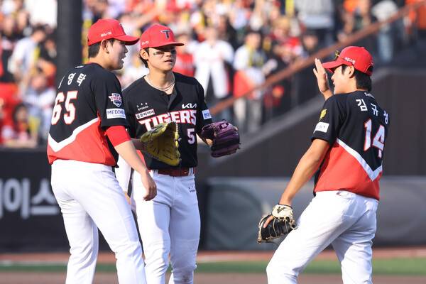 정해영·전상현 엔트리 말소한 KIA, 한화와 불펜게임 완승...8회 5득점 대역전쇼, 성영탁 데뷔 첫 세이브