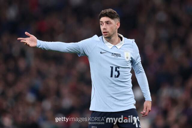 월드컵 앞둔 대표팀 유니폼 논란, 어깨 '볼록' 결함 발견…