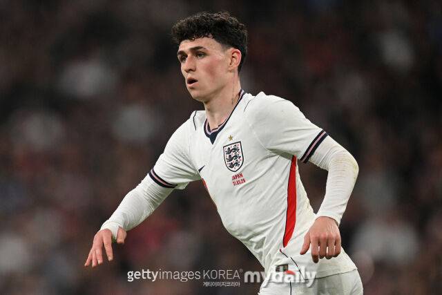 월드컵 앞둔 대표팀 유니폼 논란, 어깨 '볼록' 결함 발견…