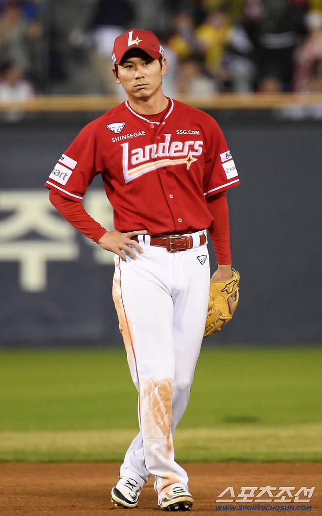 '플레잉코치가 다시 뛰어야 할 판' 죽음의 2루? 번갈아가며 치명적 실책 어쩌나