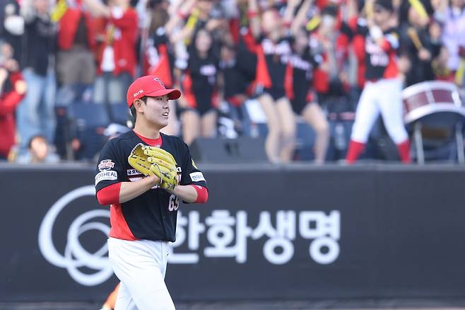 '너도 한화 상대로 해냈구나'…'20억 좌완' 격한 포옹 왜? KIA '10R의 기적', 데뷔 첫 SV→