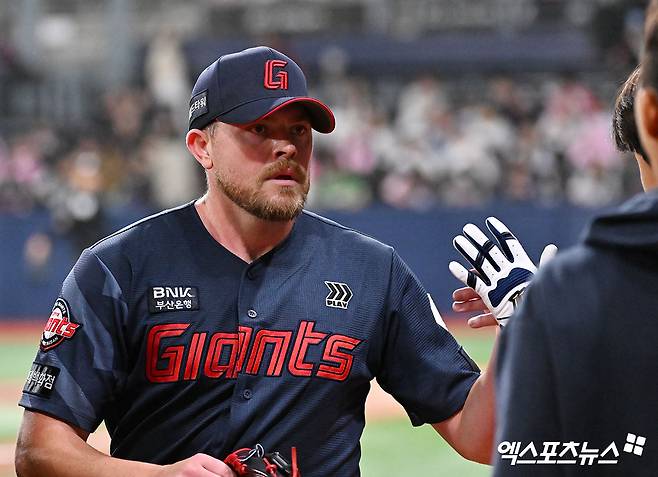 롯데팬 함성에 '가슴 두근두근' 비슬리…