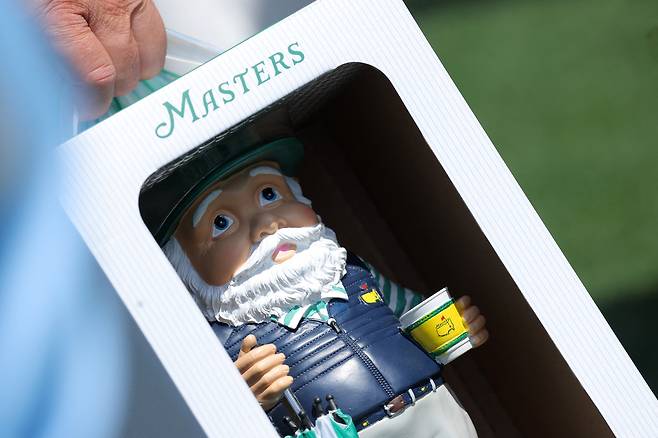 “새벽 3시 줄 서도 못 산다”…마스터스 뒤덮은 지하의 정령 ‘노움’ 열풍