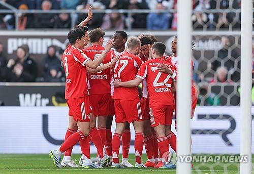 '환상 블로킹' 김민재, 독일 축구 역사 중심에…뮌헨, 장크트파울리 5-0 대파→분데스 한 시즌 최다골 달성