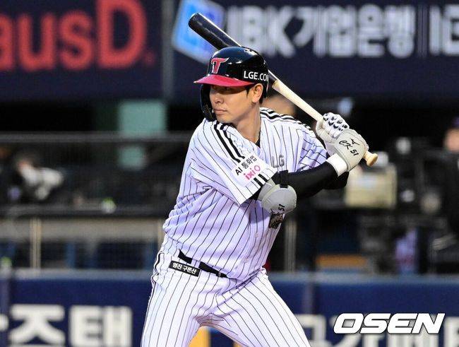 둘이 나란히 특타 훈련 했는데…'21연타석 무안타' 홍창기 하루만에 선발 복귀, 이재원 OUT, LG 라인업 [오!쎈 잠실]