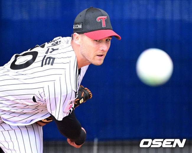 둘이 나란히 특타 훈련 했는데…'21연타석 무안타' 홍창기 하루만에 선발 복귀, 이재원 OUT, LG 라인업 [오!쎈 잠실]