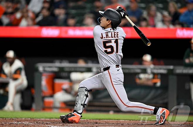 '어제 홈런포' 깨어난 이정후, 2경기 연속 멀티히트…타율 0.200