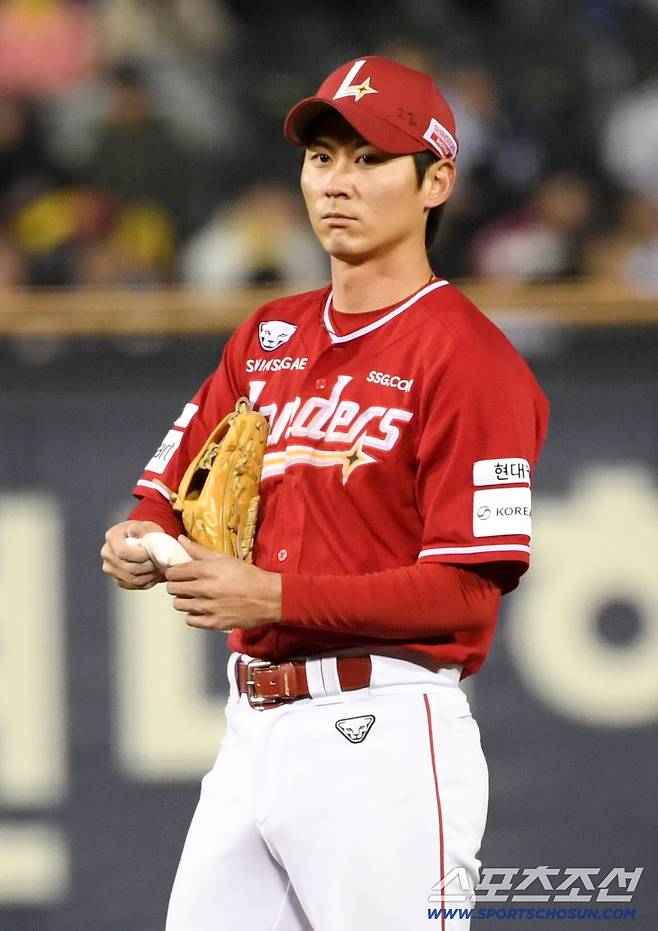 발떼고 공받은 2루수 결국 2군행. 감독의 탄식