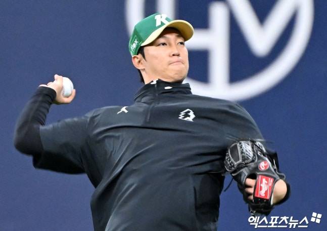 '와, 160km' 안우진 955일 만의 복귀전 대성공!…불꽃 강속구 쾅, 1이닝 순식간에 삭제→'직구 평균 157km' 건재함 과시 [고척 라이브]