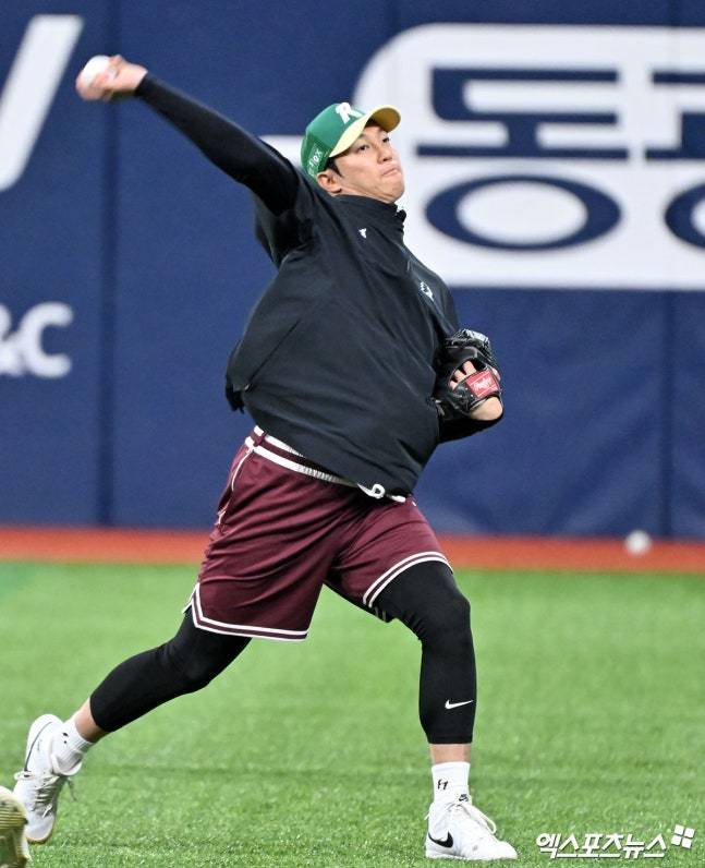 '와, 160km' 안우진 955일 만의 복귀전 대성공!…불꽃 강속구 쾅, 1이닝 순식간에 삭제→'직구 평균 157km' 건재함 과시 [고척 라이브]