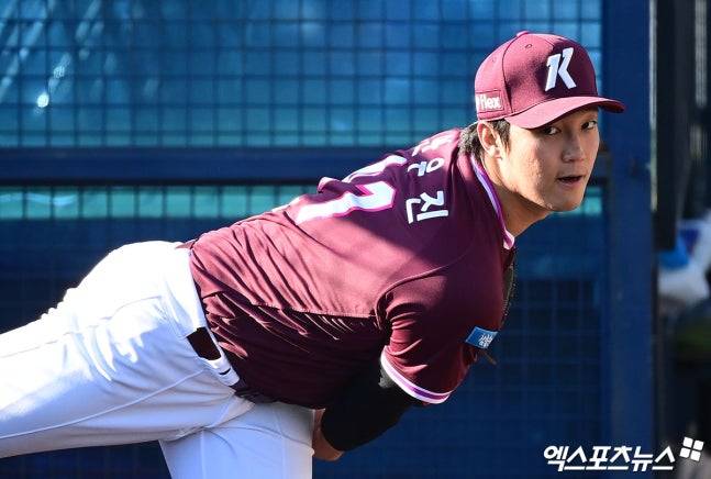 '와, 160km' 안우진 955일 만의 복귀전 대성공!…불꽃 강속구 쾅, 1이닝 순식간에 삭제→'직구 평균 157km' 건재함 과시 [고척 라이브]