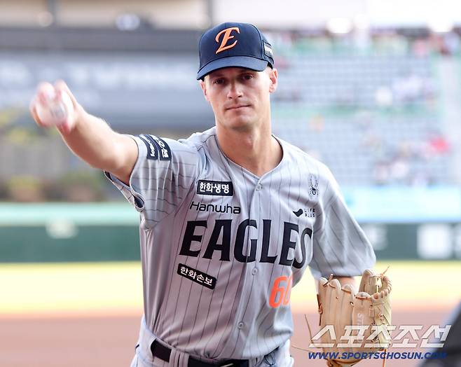 데뷔전 긴장? 구위의 한계? 한화 새 외인 쿠싱, KIA전 첫 등판 어땠나 [대전 현장]