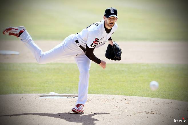 야구 신이 찾아왔나, KKKKKKKK+17이닝 연속 무실점!…KT, 보쉴리 쾌투로 두산 잡았다 [수원 게임노트]